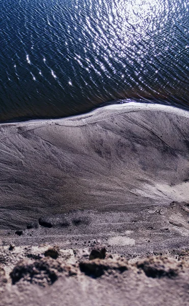 Dikey hareketli kum dik okyanus plaj arka plan zemin — Stok fotoğraf