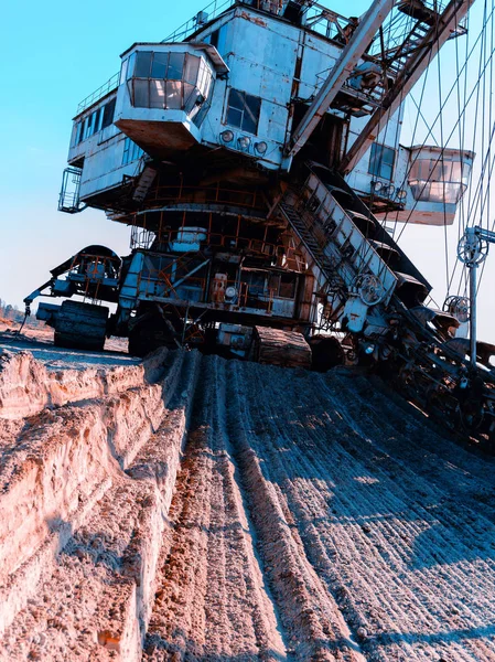 Vertikala vintage cyberpunk gruvdrift maskin bakgrund bakgrund — Stockfoto