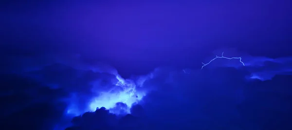 Horizontal vivid vibrant blue lightning storm cloudscape backgro — Stock Photo, Image