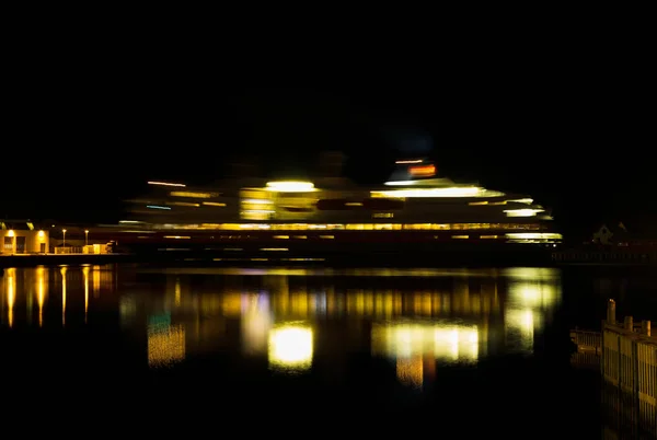 Horizontal rotierende norwegische Nacht Licht Schiff Abstraktion Hintergrund — Stockfoto