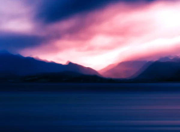 Horizontal dramático púrpura Noruega fiordos fondo abstracto —  Fotos de Stock