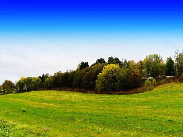 Horizontale Deense veld heuvels met blauwe hemel achtergrond achtergrond — Stockfoto