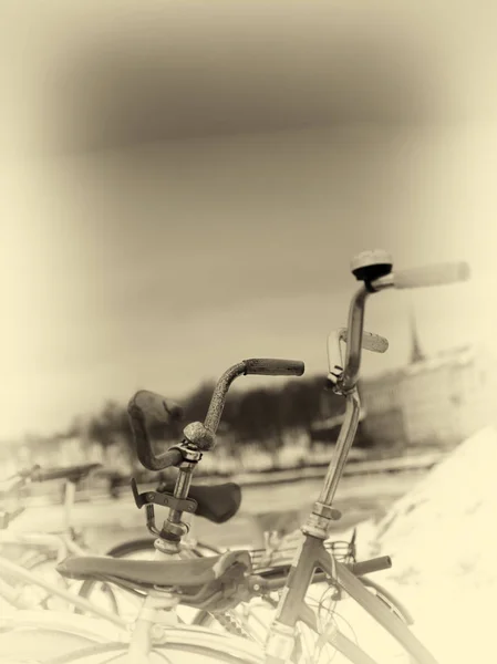 Vertical vintage sépia bicicleta vinheta fundo — Fotografia de Stock