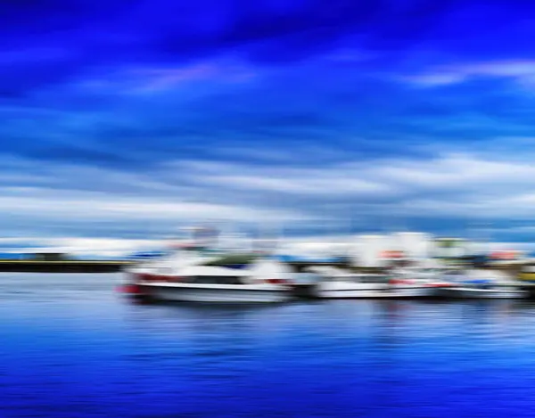Poziome niebieski żywe Norwegia statków o molo ruchu rozmycie abstracti — Zdjęcie stockowe