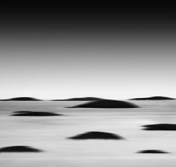 Vierkant levendige zwart-wit Oceaan landschap eilanden abstracti — Stockfoto