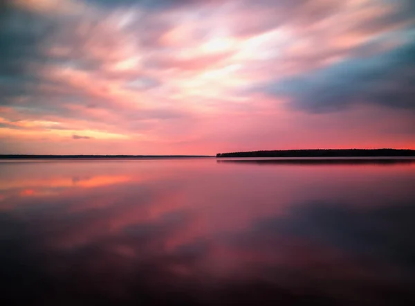 Vivid sunset sunrise horizon lake reflections landscape — Stock Photo, Image