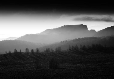 Dağlar manzara arka planda canlı sabah