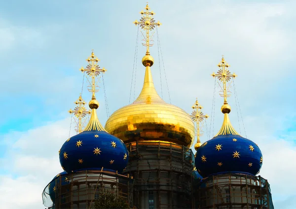 Cupole d'oro della Russia in costruzione architettura di sfondo — Foto Stock