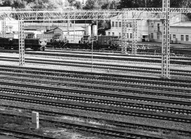 Çapraz siyah beyaz tren rayları ulaşım arkaplanı