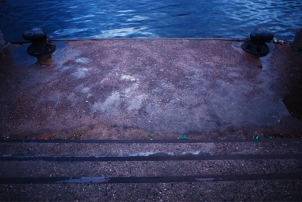 Фон набережної бетонної річки — стокове фото