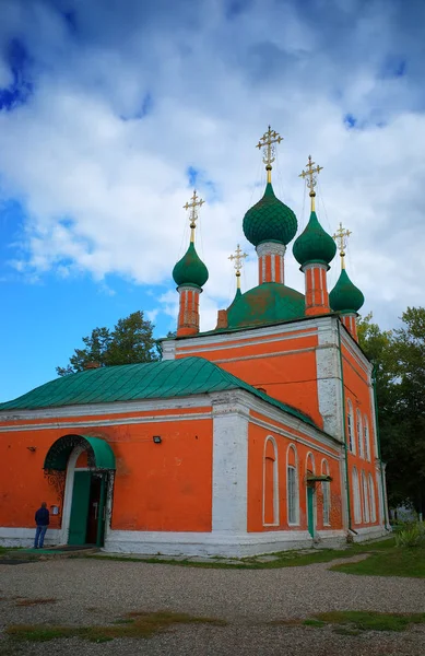 Dramática arquitectura del templo ruso de fondo — Foto de Stock