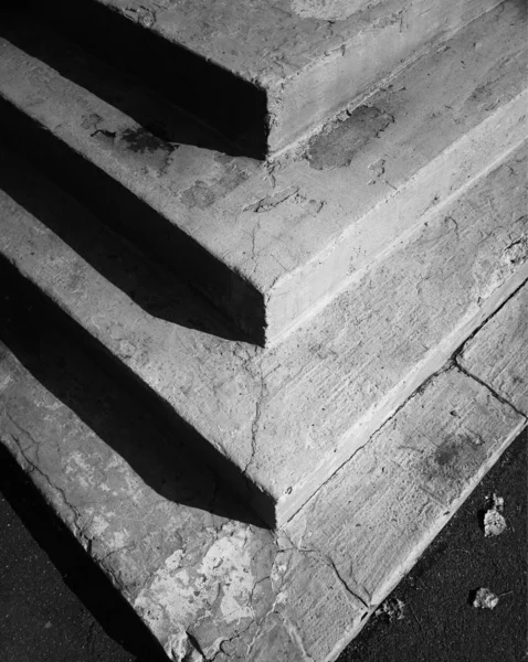Pionowa strzałka w kształcie schodów tło architektury — Zdjęcie stockowe