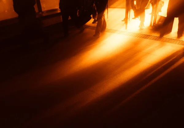 Dramatické světlo paprsky na chodbě vstupní pozadí — Stock fotografie