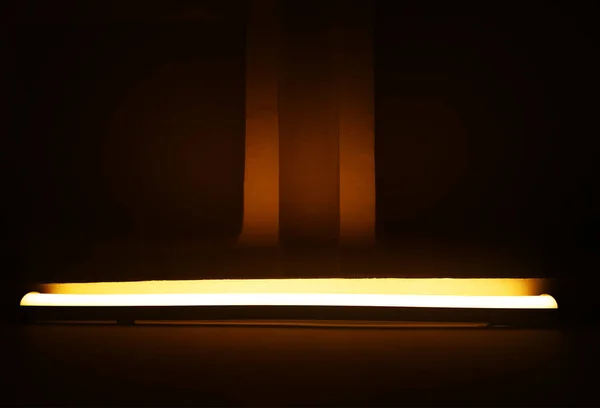 극적 인 주황색 네온 램프 배경 스톡 사진