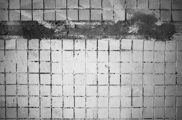 タイル張りの壁黒と白の質感の背景 — ストック写真