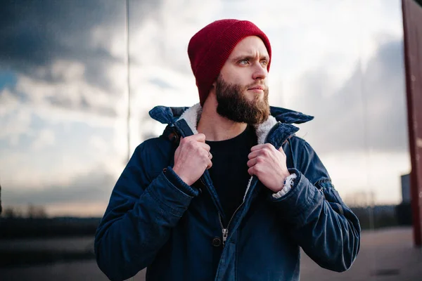 Hipster man portrait in the city — Stock Photo, Image