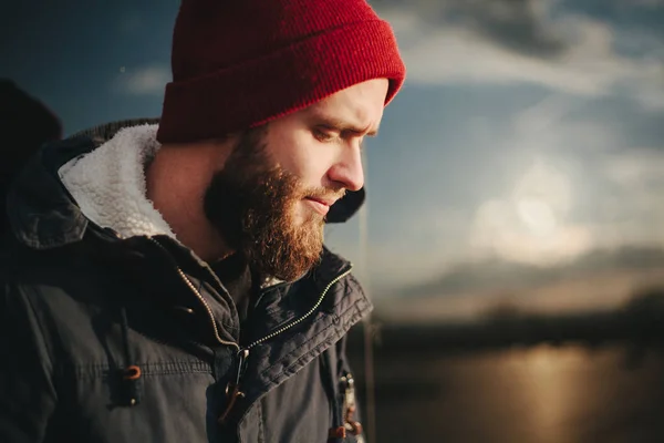 Hipster bärtiger Mann draußen — Stockfoto