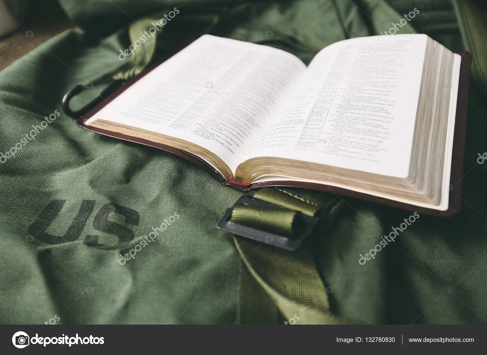 Flag of Te USA and a Holy Bible Stock Photo by ©4masik 132780830