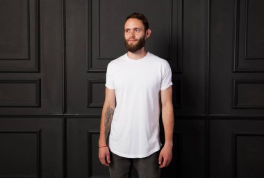 logonuzu bir hipster doğum yeri olan beyaz boş t-shirt dostum wi