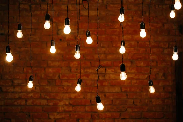 Light bulbs in interior over dark wall — Stock Photo, Image