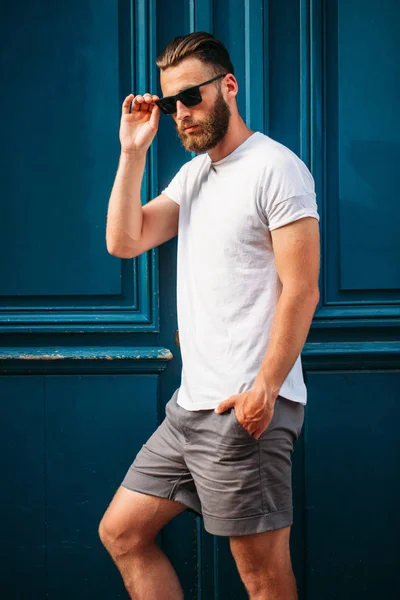 Hipster handsome male model with beard  wearing white blank  t-s — Stock Photo, Image