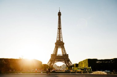 Paris, Fransa - 19 Haziran 2017: Görünüm Eyfel Kulesi