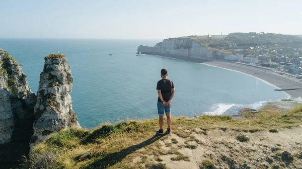 View from above to the bay and alabaster cliff  bay of Etretat w — Stock Photo, Image