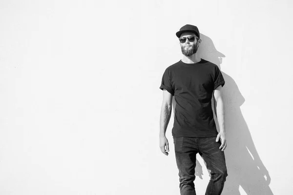 Hipster handsome male model with beard  wearing black blank  t-s — Stock Photo, Image