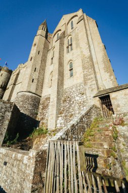 Le Mont Saint Michel gelgit adalar evlerde havadan bakış