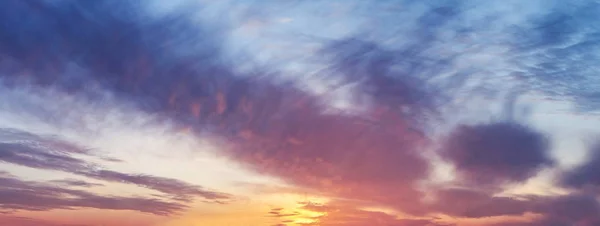 Sunset or sunrise sky panorama with sun and dramatic clouds — Stock Photo, Image