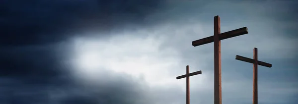 Cruz de Jesucristo vacía sobre dramático amanecer cielo panorama w —  Fotos de Stock