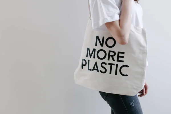 Eco Concept Van Vrouw Met Witte Textiel Eco Tas Tegen — Stockfoto