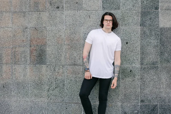 Hipster Knappe Mannelijke Model Draagt Witte Witte Witte Shirt Met — Stockfoto