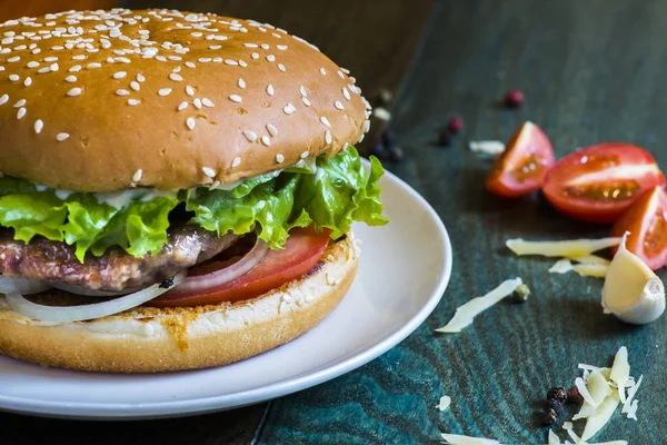 iştah açıcı sığır eti burger