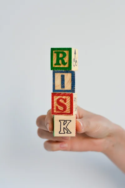 Bloques de mano con letras de riesgo — Foto de Stock