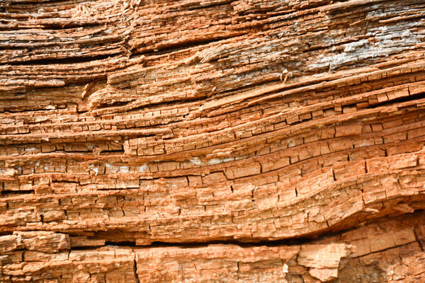 трещины слоистых ветровых пород
