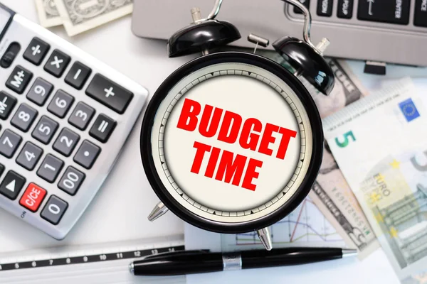Ejercicio presupuestario o previsión con viejo concepto de reloj — Foto de Stock