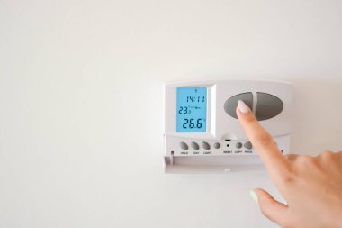 Ev iç termostat ile sıcaklık ayarlama