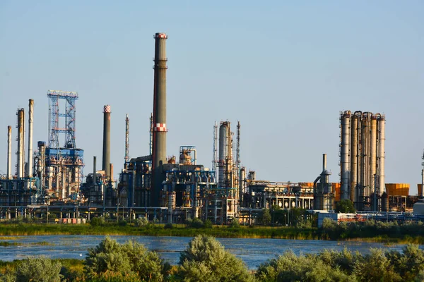 An oil refinery or petroleum refinery — Stock Photo, Image