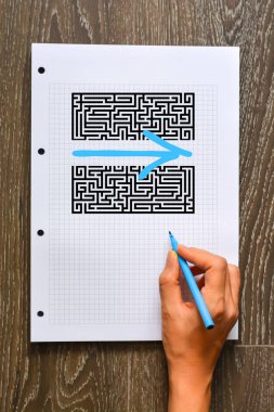 Labirent ve şekli ile daha iyi bir çözüm veya kısayol kavramı bulmak