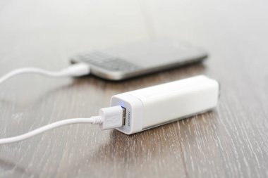 Bir akıllı telefon şarj cep telefonu taşınabilir pil