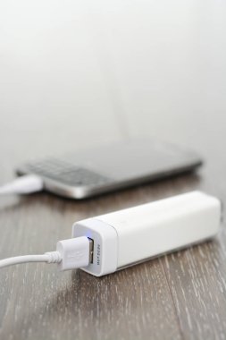 Bir akıllı telefon şarj cep telefonu taşınabilir pil