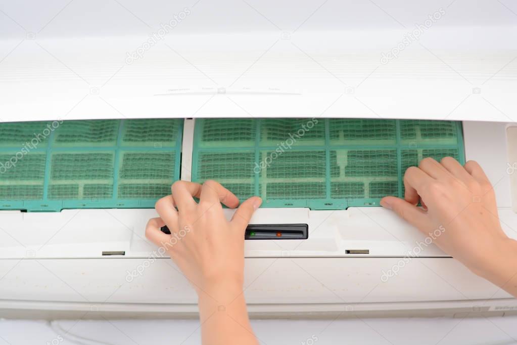 Replacing air conditioning filters to clean dust and prevent bacteria