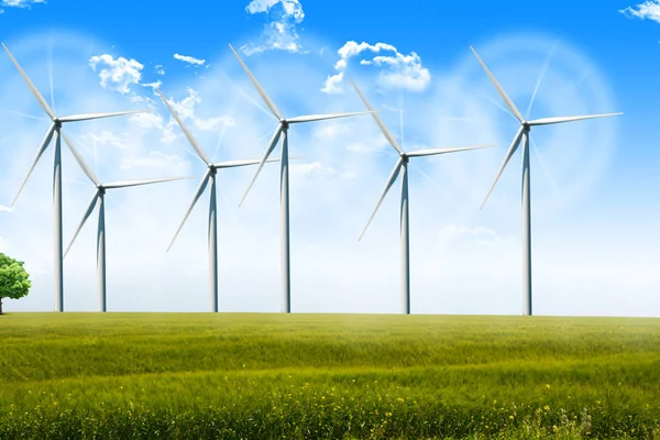 Енергогенеруючі вітряки на літньому ландшафті — стокове фото