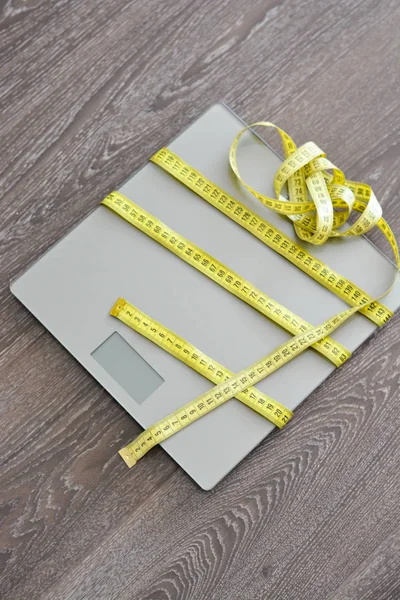 Measuring tape and weight scale — Stock Photo, Image