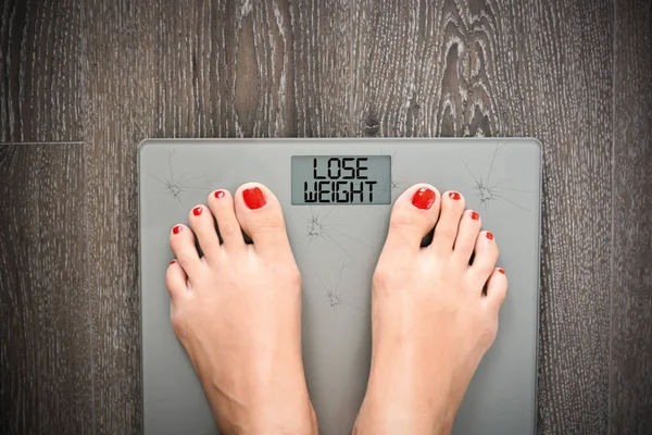 Concepto de problemas de dieta con vidrio roto escala de peso —  Fotos de Stock