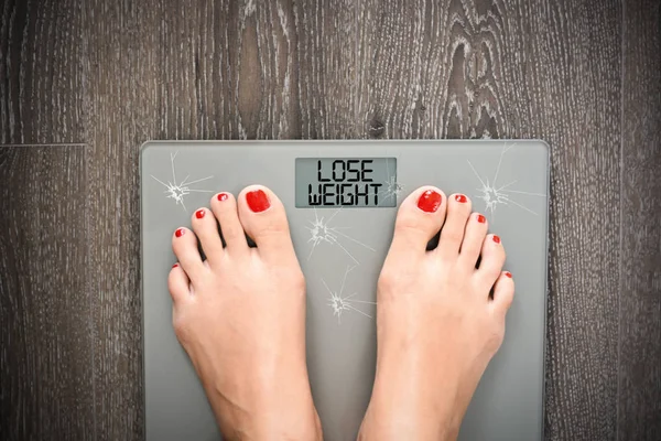 Concepto de problemas de dieta con vidrio roto escala de peso —  Fotos de Stock