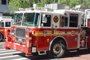 İtfaiye arabası içinde hareket cehennem tavuk, Manhattan, New York