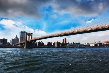 Brooklyn Köprüsü New York'un Manhattan birisine gözlem güverte 