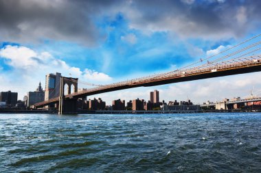 Brooklyn Köprüsü New York'un Manhattan birisine gözlem güverte 